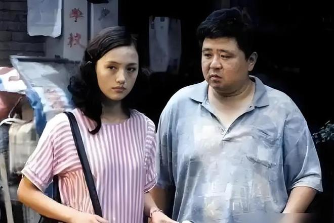 ！脸型和母亲神似知情人透露其父母背景j9九游会登录亲人曝光朱媛媛全家福(图7)